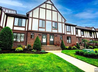 7 Holiday Ct #T007, River Vale, NJ 07675