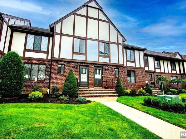7 Holiday Ct #T007, River Vale, NJ 07675