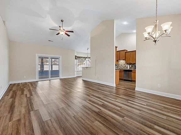 5th image of 609 Fieldwoods Dr.