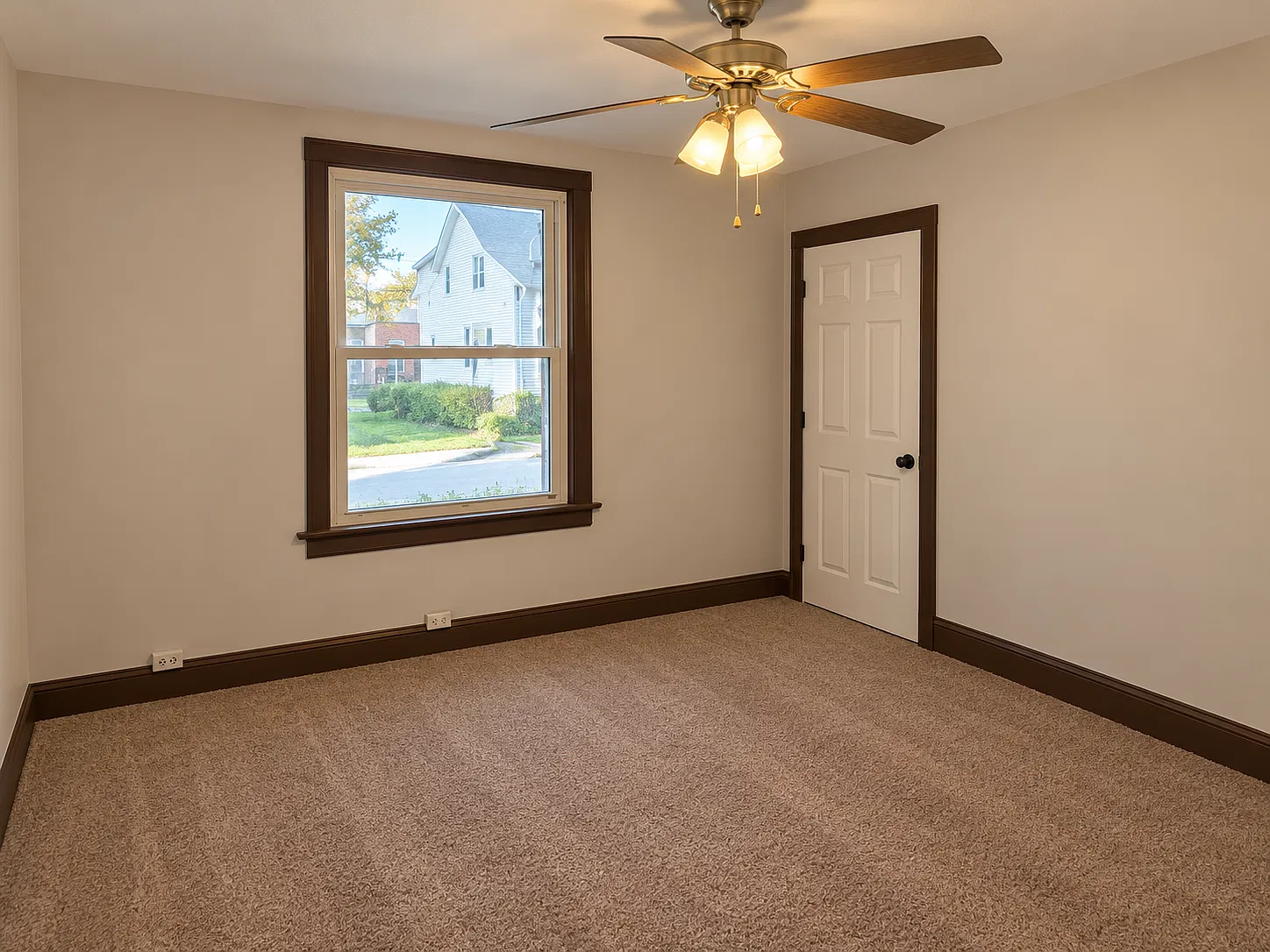 3 bed, 1000 sqft, $1,400 — Photo 4