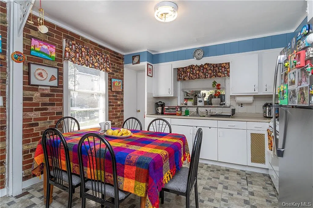3 bed, 1400 sqft, $3,000 — Photo 2