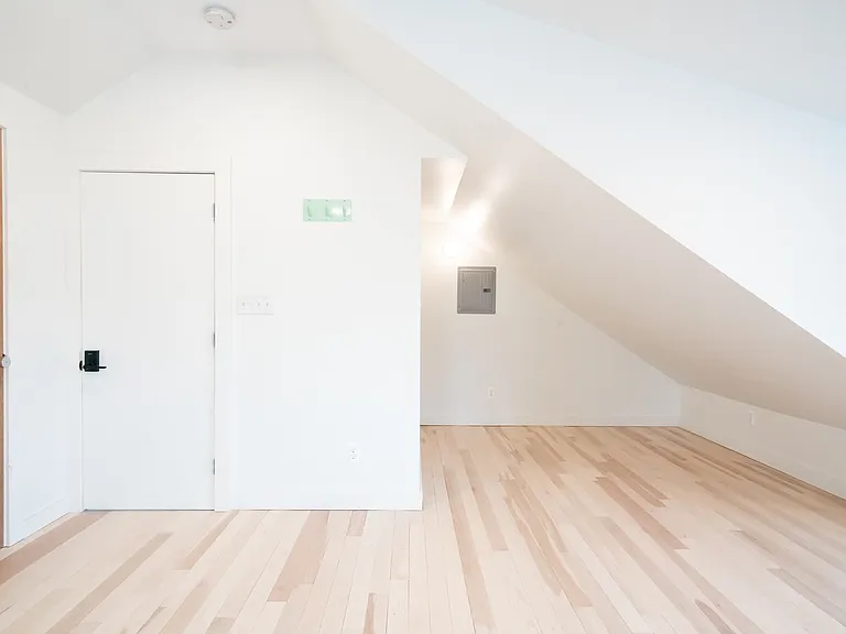 177 Montgomery St #3 — Photo 9