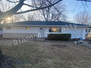 1747 S Montebello Ave, Springfield, MO 65807