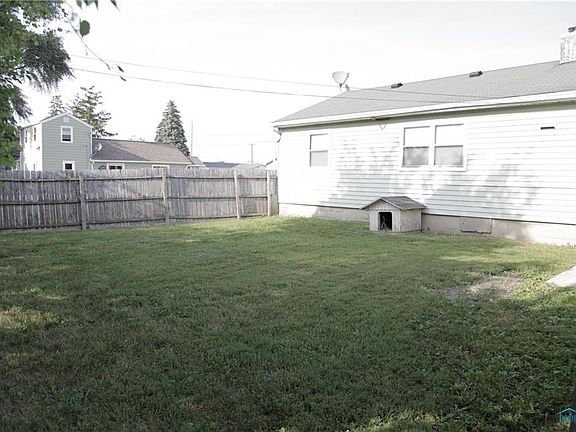 4th image of 928 Hanson St