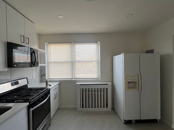 3rd image of 78 Dongan Ave #3