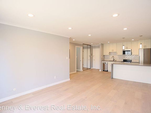 5th image of 315 Wayne Pl #308