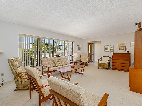 5th image of 209 Cherry Dr
