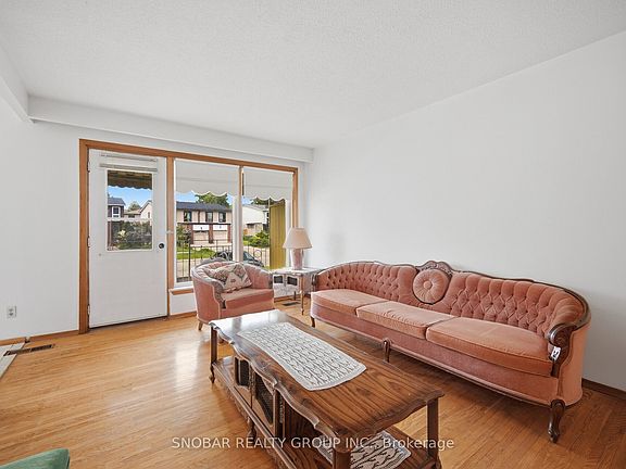 4th image of 3117 Fieldgate Dr
