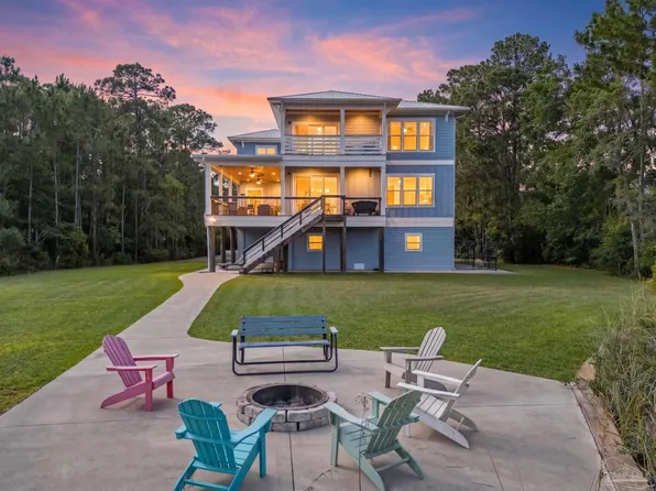 2032 Bay Point Blvd, Milton, FL 32583