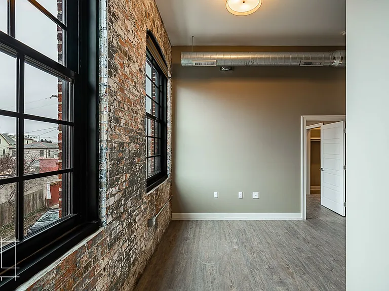 180 Detroit Ave — Photo 45