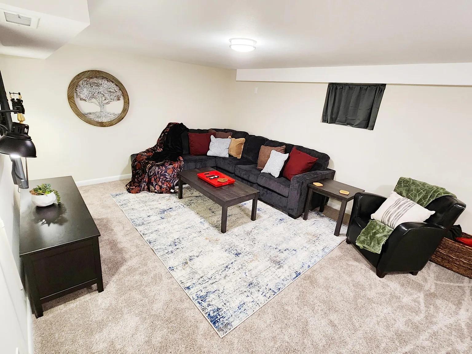 5 bed, 2624 sqft, $7,400 — Photo 2