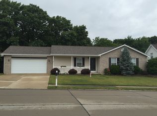 211 N Cedar Bluff Dr, Valmeyer, IL 62295