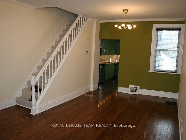 35 Ivy Cres — Photo 7