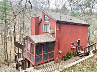 215 Stafford Dr, Bushkill, PA 18324