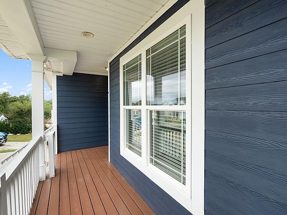 3rd image of 126 Colonial Walk