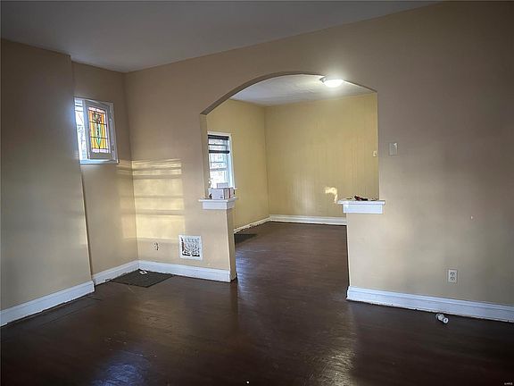 2nd image of 2124 Wolter Ave