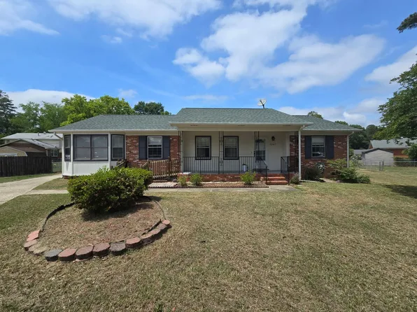 5247 Brownwood Ct, Fayetteville, NC 28303