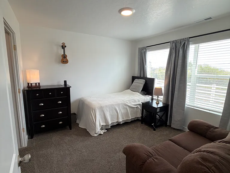 833 E Skiff Way — Photo 1
