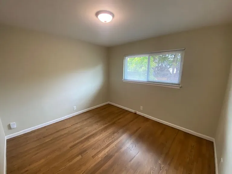 920 Crest Ave — Photo 33