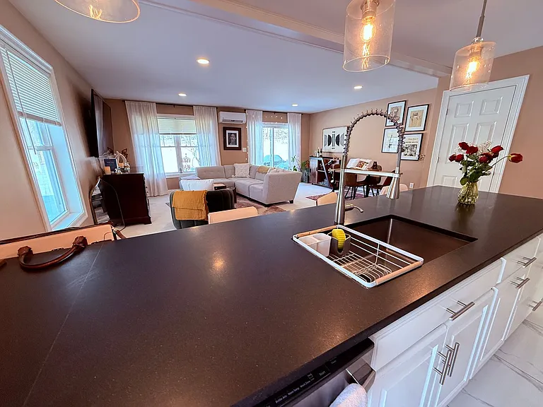 1325 Meriden Ave #A & B — Photo 10