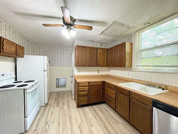 4th image of 119 W 13th Ave