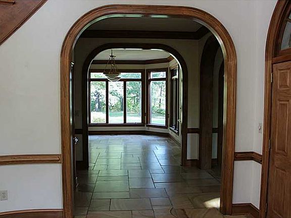 3rd image of 817 Mariposa Ct