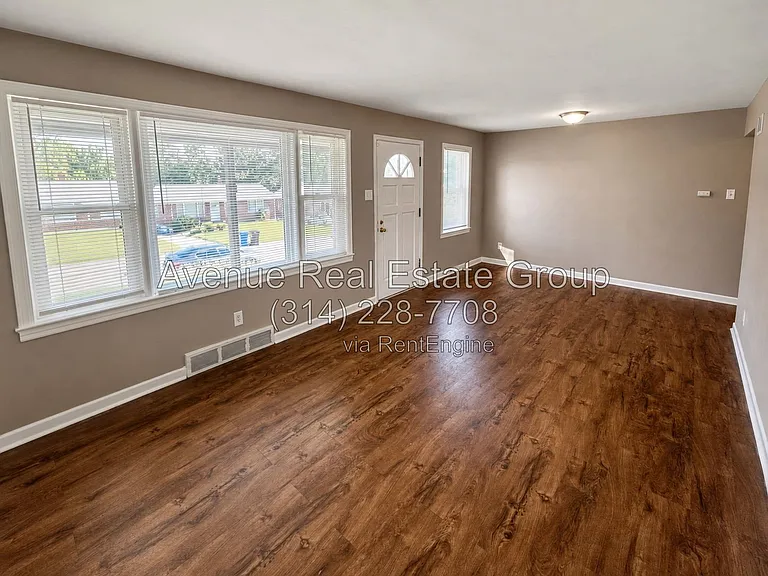 242 Emerling Dr — Photo 2