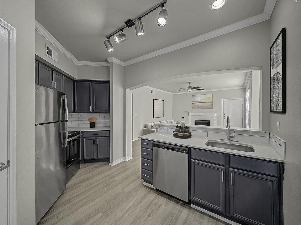Upgraded Kitchen with Stainless Steel Appliances