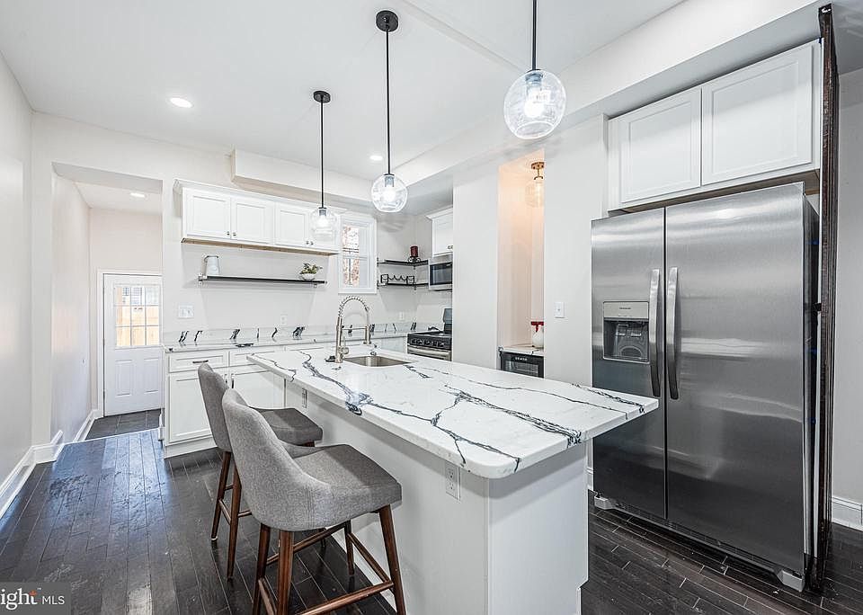 1st image of 417 N Lakewood Ave