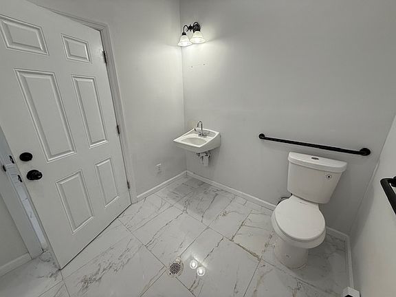 5th image of 803 Hempstead Tpke #1A