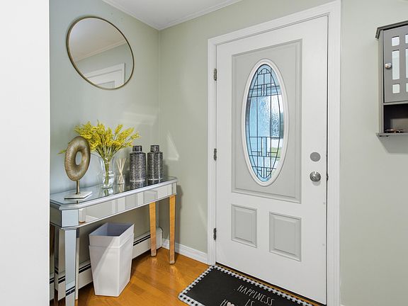 2nd image of 7 Champlain Avenue