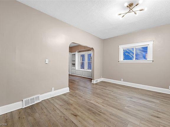 3rd image of 4064 E 136th St