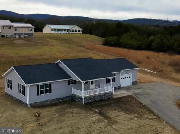 10 Earhart Ct SW, Petersburg, WV 26847