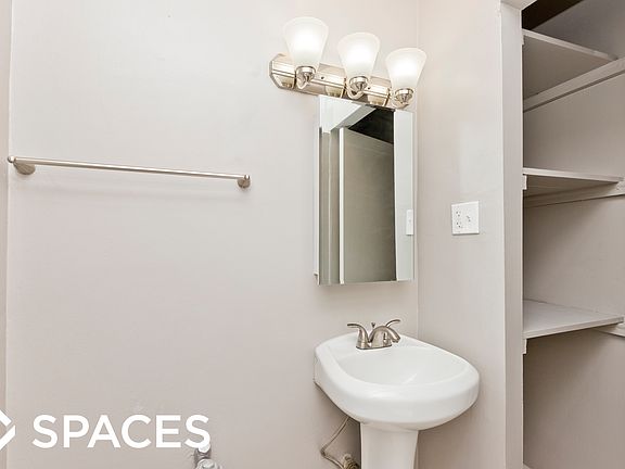 5th image of 1340 1/2 W Argyle St APT 1E