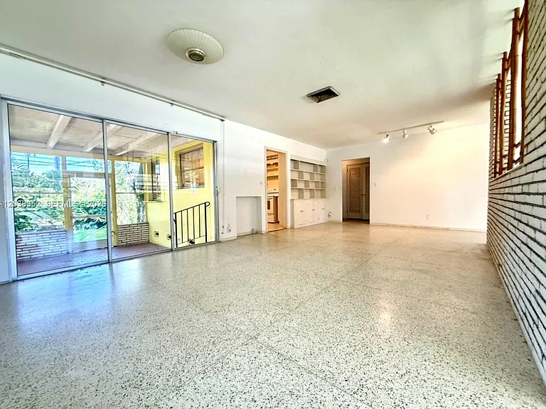 1235 Jefferson St — Photo 13