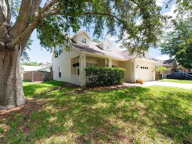 10825 Newbridge Dr — Photo 41