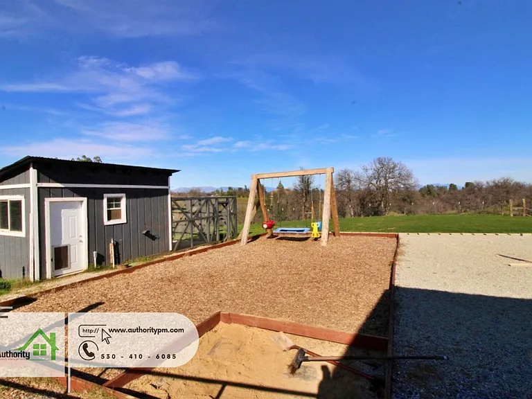 18848 Lorina Dr — Photo 24