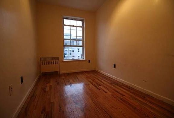 4th image of 515 Lafayette Ave