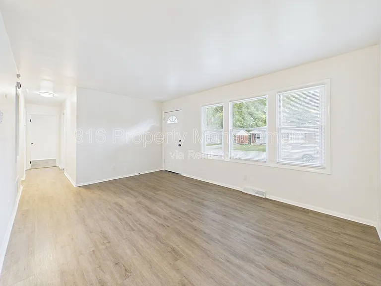 11018 Booth Ave — Photo 1