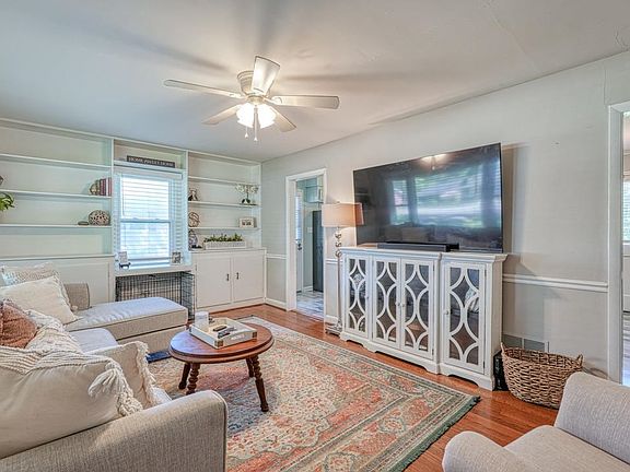 3rd image of 476 Lucerne Dr