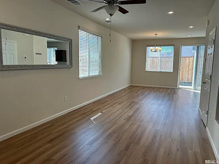4 bed, 2.5 bath, 1923 sqft, $2,800 — Photo 3