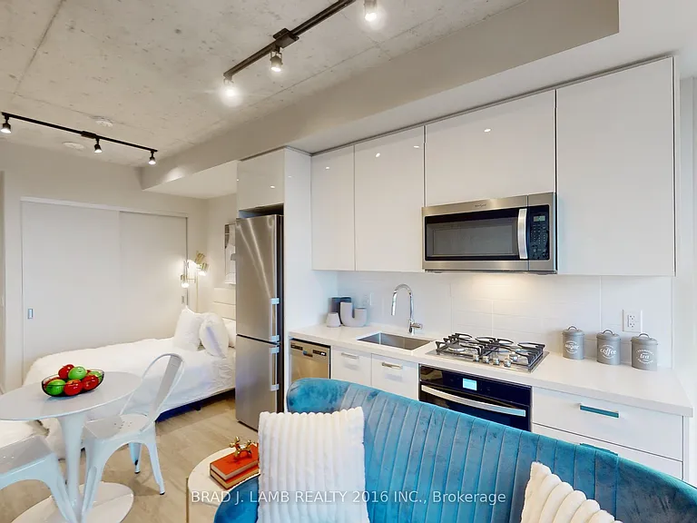 195 McCaul St #1014 — Photo 10
