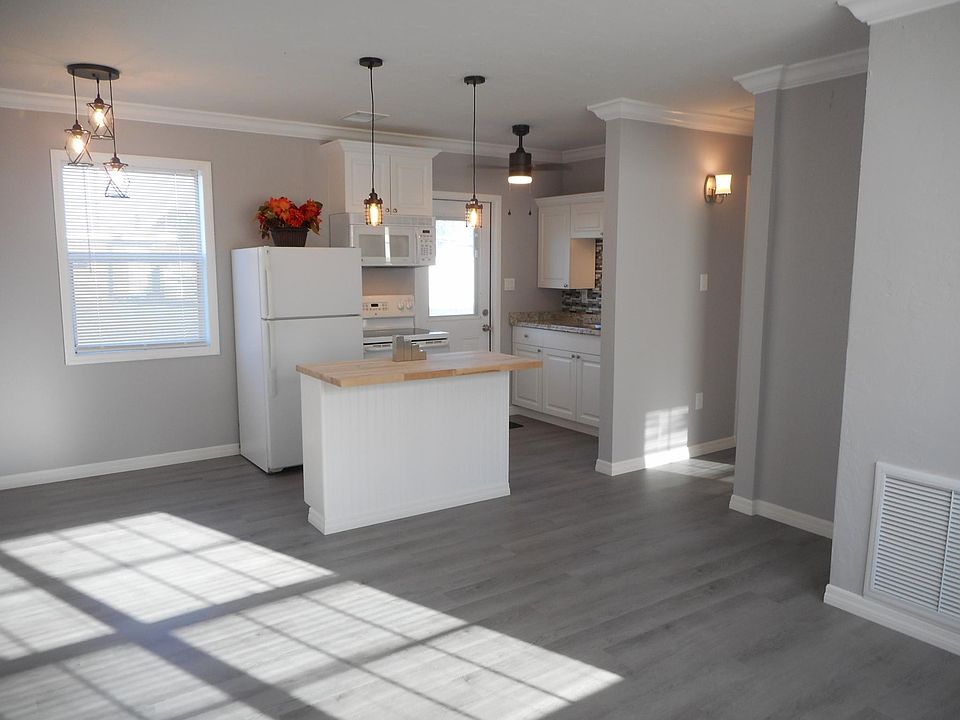 1st image of 2352 Picnic St