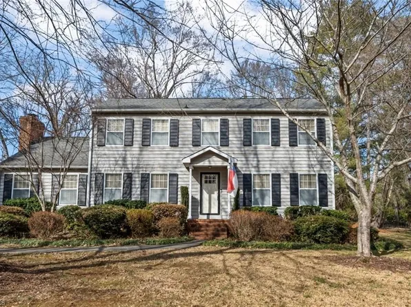 219 Prestwick Dr, High Point, NC 27265