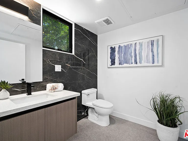 1016 N Martel Ave #Townhouse 108 — Photo 20