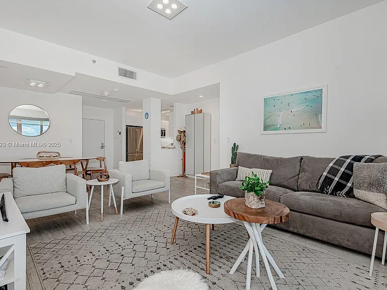 2301 Collins Ave #21 — Photo 3
