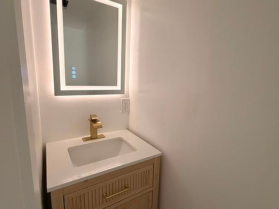 3rd image of 559 Sherman Pkwy #13-B