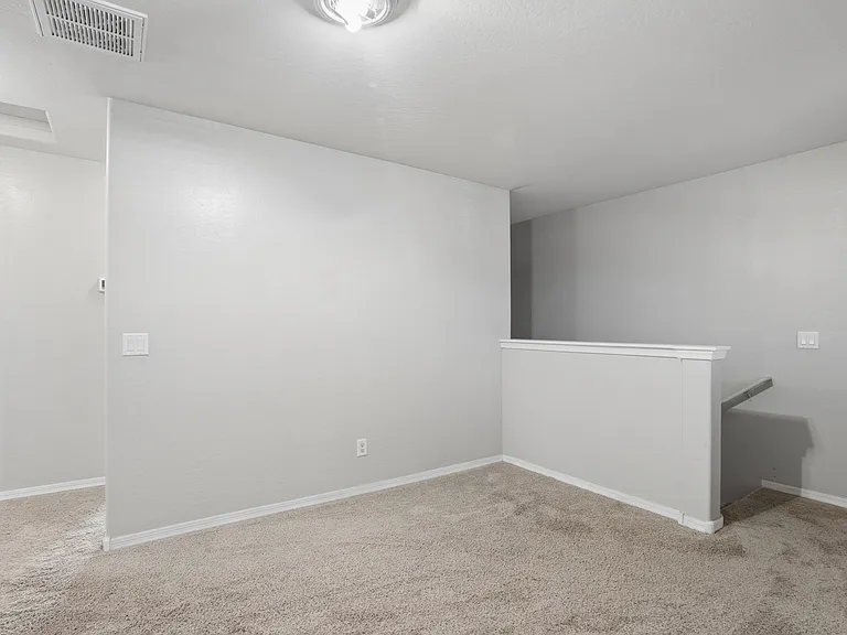 1748 N Logan Ln — Photo 35