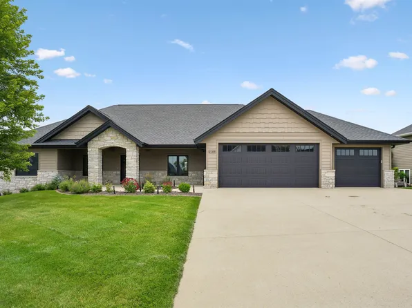 2189 Creek Wood Dr, Dubuque, IA 52003