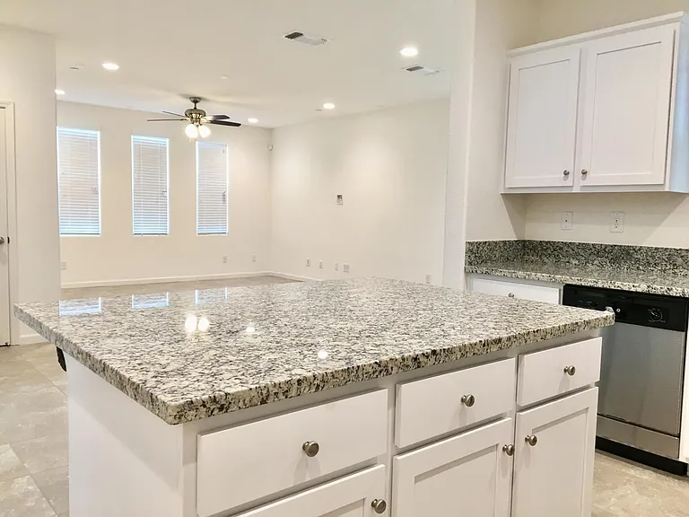 1826 Golden Willow Ave — Photo 8